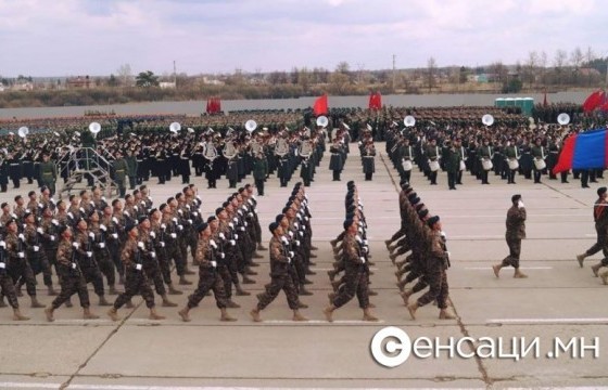 Ялалтын баярын парадын тэргүүн эгнээнд монгол цэргүүд алхлаа