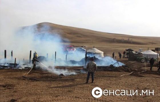 Байшингийн дээвэр шатаж 14 настай хүүхэд угаартаж эмнэлэгт хүргэгджээ