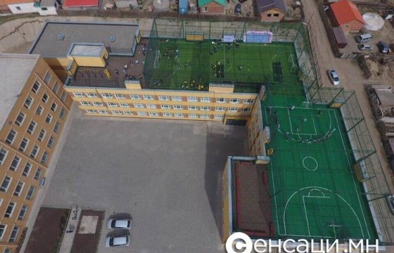 Дээвэр дээрээ биеийн тамирын талбайтай цорын ганц сургууль