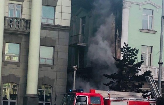 Орон сууцанд эд зүйлс шатаж, утаажилтын бүсээс найман хүүхдийг аварчээ