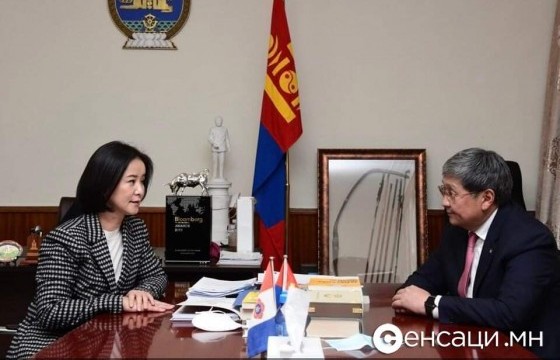 Алтанбулгийг хилийн боомт хот болгох суурийг Д.Өнөрболор гишүүн тавилаа.