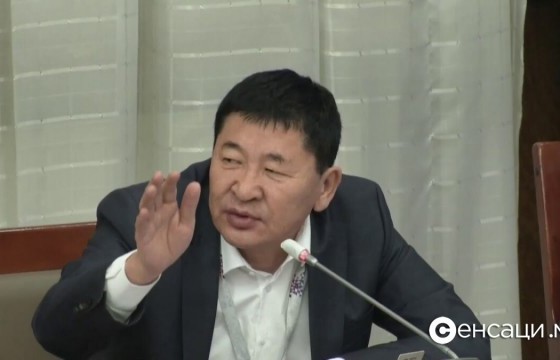 Б.Дэлгэрсайхан: Би хөл гар муутай, таягтай олон сар явж байгаа хүн. Яаж хүн зодох вэ дээ