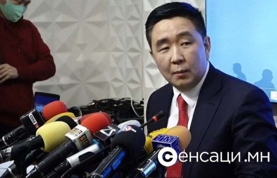 Д.Мөнх-Эрдэнэ М.Баярмагнайгаас уучлалт гуйж, маргаанд цэг тавилаа