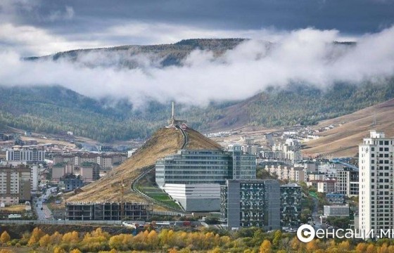 Уулын аманд хашаа хатгасан хүмүүс, уул уурхай ухаж буй хүмүүс бүгд ил тод болно