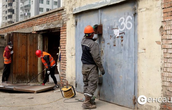 Зөвшөөрөлгүй барьсан гараашийг буулгах ажил үргэлжилсээр