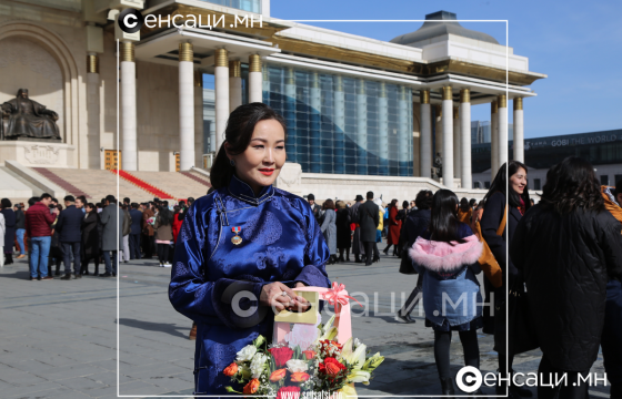 Зохиолч, продюсер Б.ШҮҮДЭРЦЭЦЭГТ Монгол Улсын Соёлын гавьяат зүтгэлтэн цол хүртээлээ